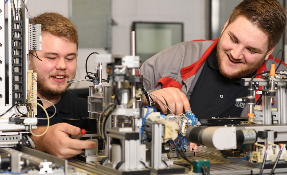 Schmitz_CargoBull Bild 01 Werkstattszene