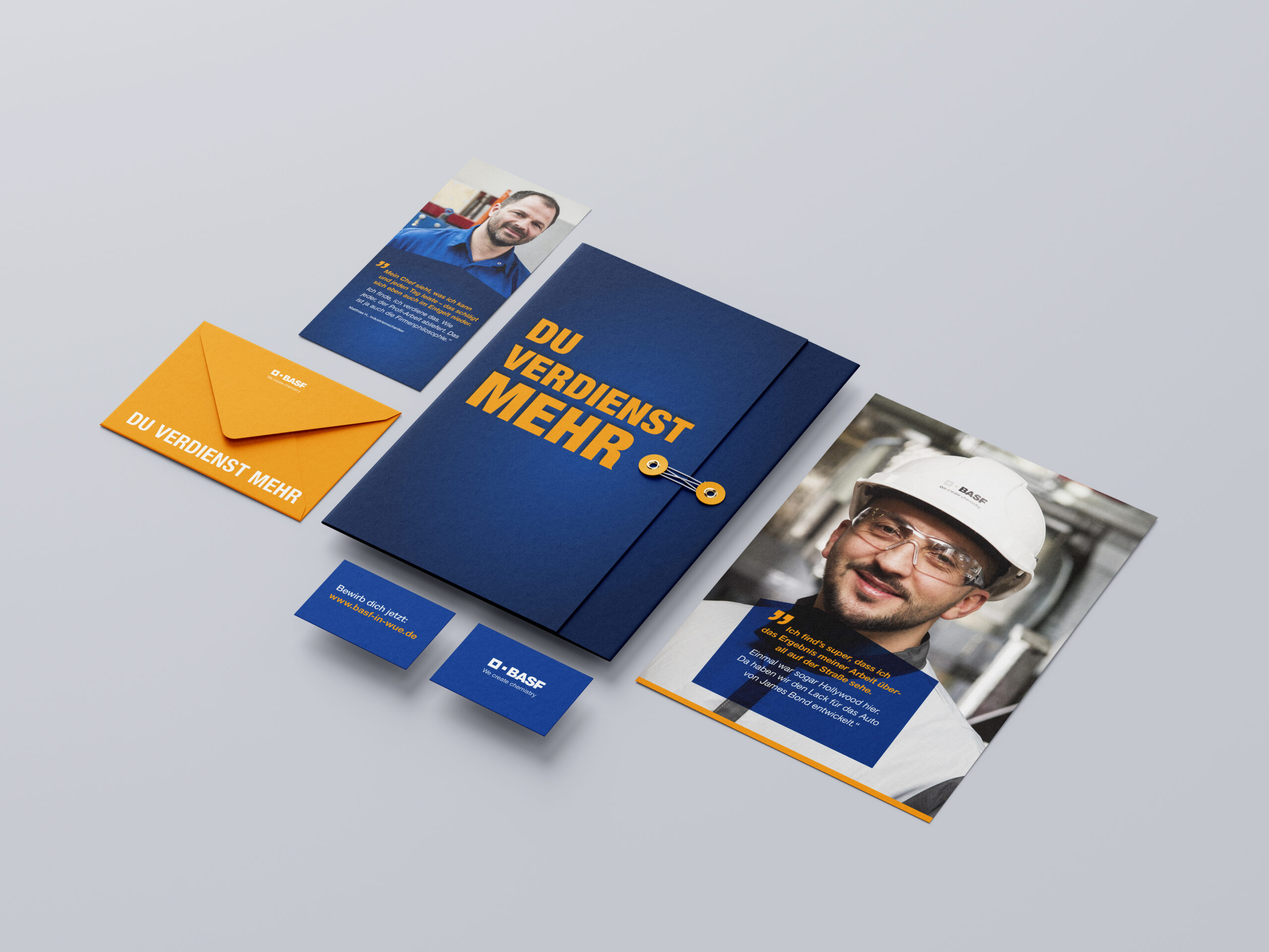 Recruiting-Unterlagen von BASF Coatings Würzburg mit dem Claim „Du verdienst mehr“ – bestehend aus Mappe, Karten, Umschlag und Testimonial-Material im Corporate Design.
