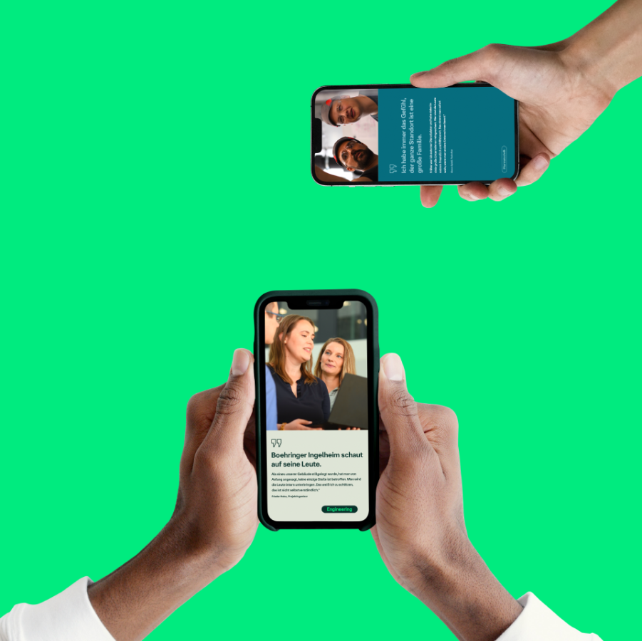 Mockup zweier Smartphone-Screens, die Inhalte der Boehringer-Ingelheim-Karriereseite zeigen, gehalten in Händen vor grünem Hintergrund.