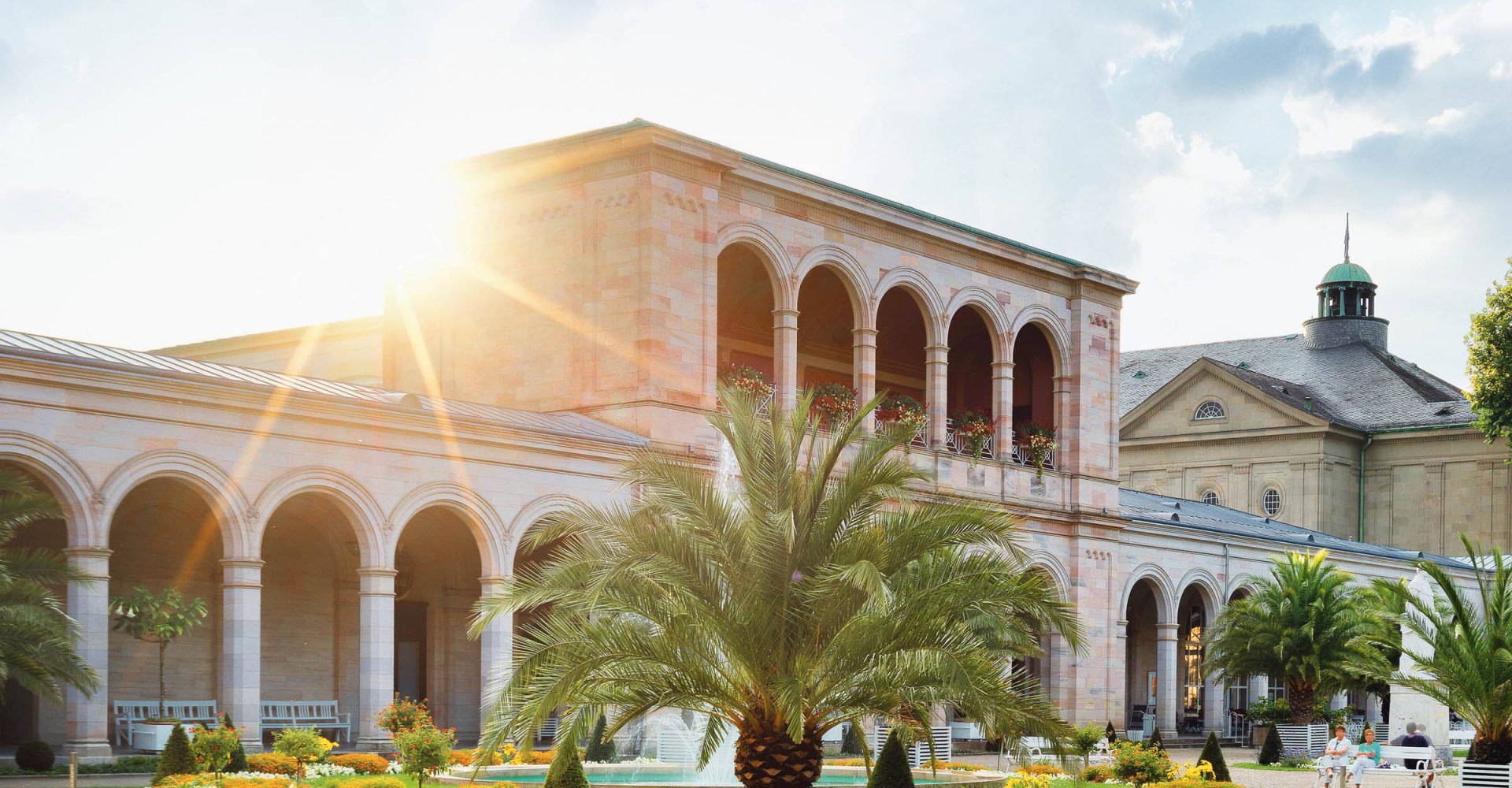 Historisches Gebäude des Staatsbads Bad Kissingen im Sonnenlicht – Architektur und Standortvisualisierung für Employer Branding