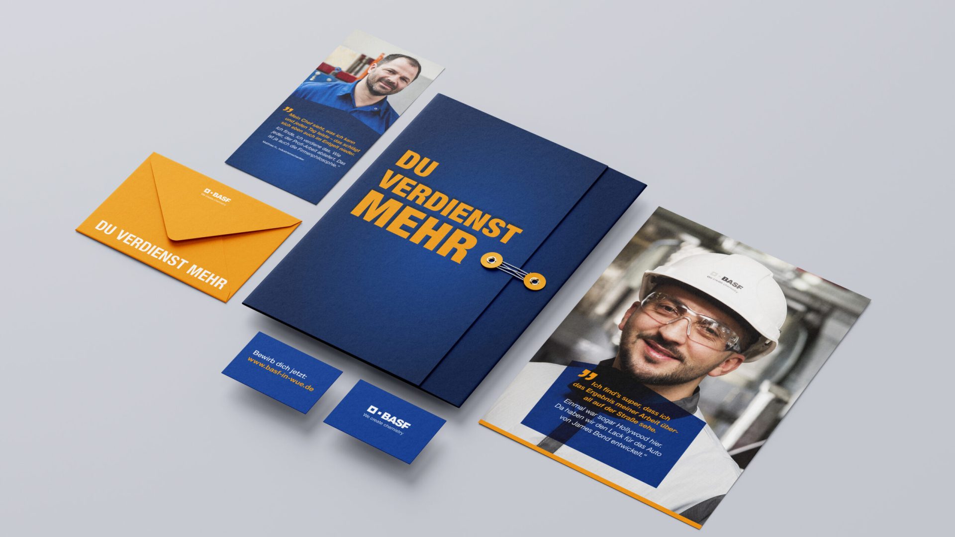 Recruiting-Unterlagen von BASF Coatings Würzburg mit dem Claim „Du verdienst mehr“ – bestehend aus Mappe, Karten, Umschlag und Testimonial-Material im Corporate Design.