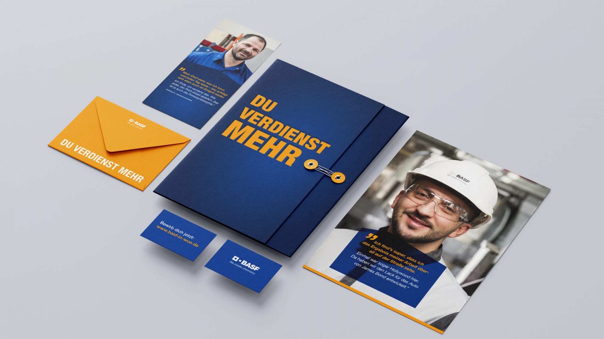 Recruiting-Unterlagen von BASF Coatings Würzburg mit dem Claim „Du verdienst mehr“ – bestehend aus Mappe, Karten, Umschlag und Testimonial-Material im Corporate Design.